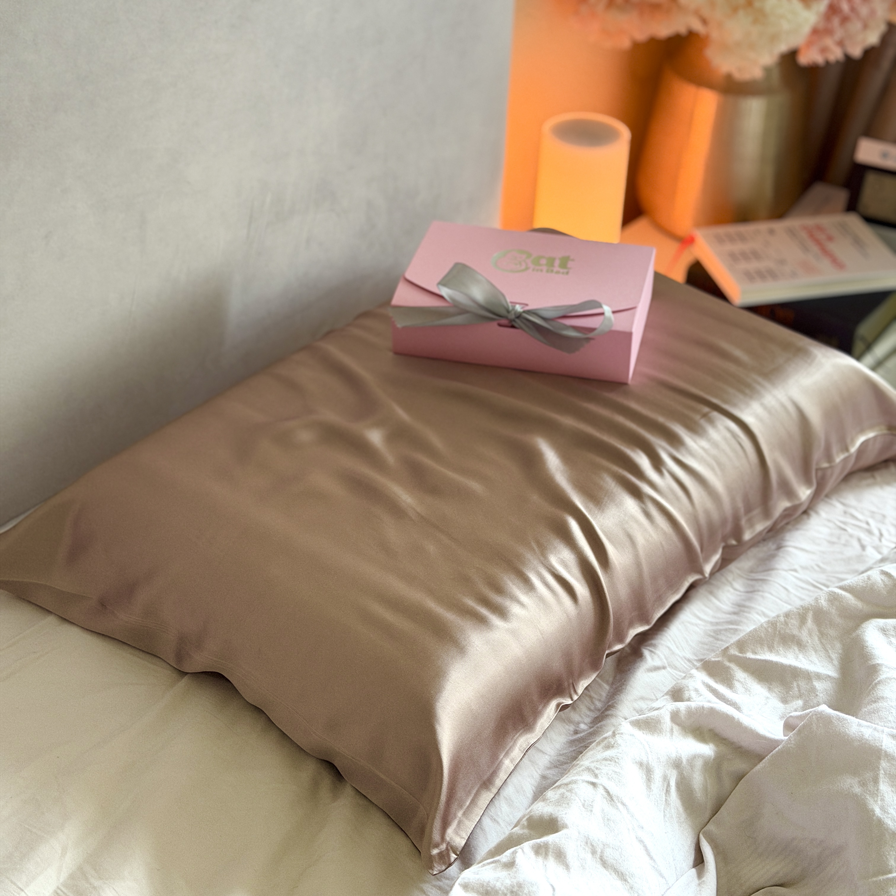 CAT IN BED VEGAN Шовкова наволочка з віскози, бежева - фото 5
